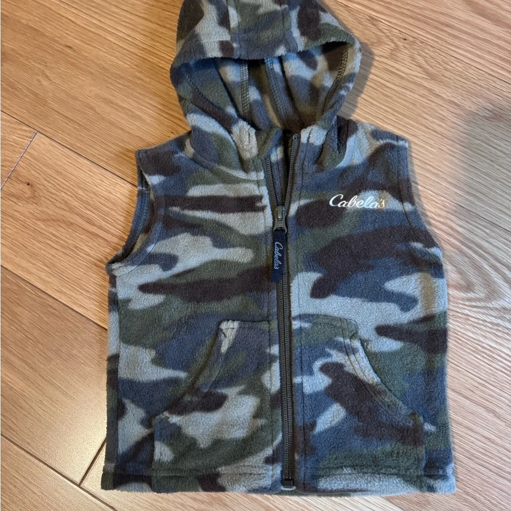 Cabela's Olive and Brown Camouflage Fleece Hooded Vest